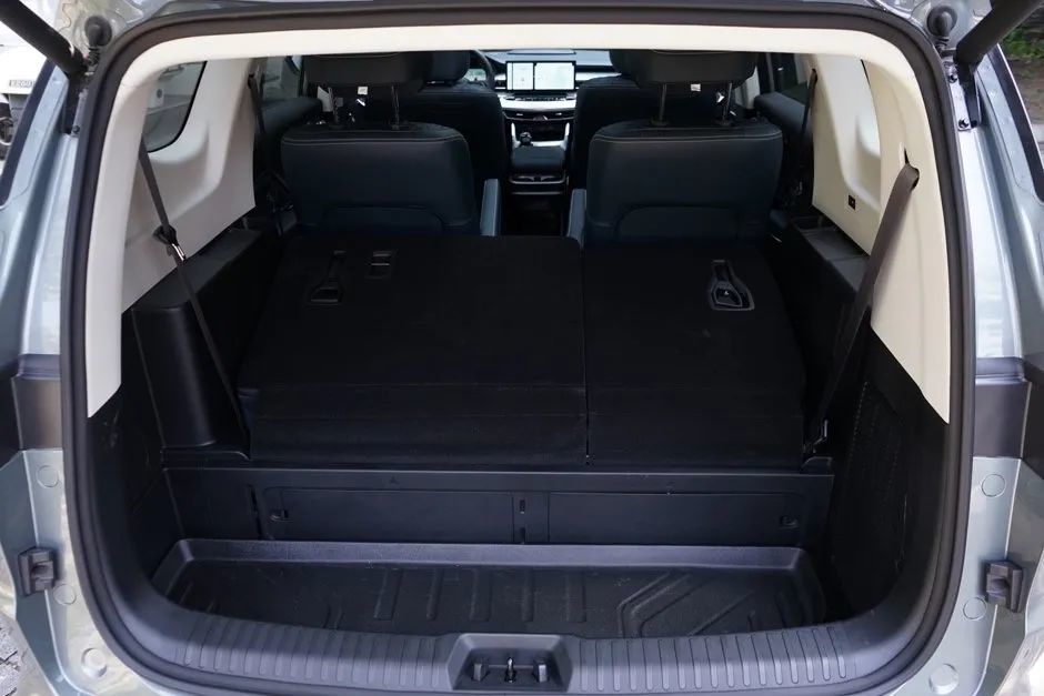 试驾吉利嘉际l六边形家用mpv