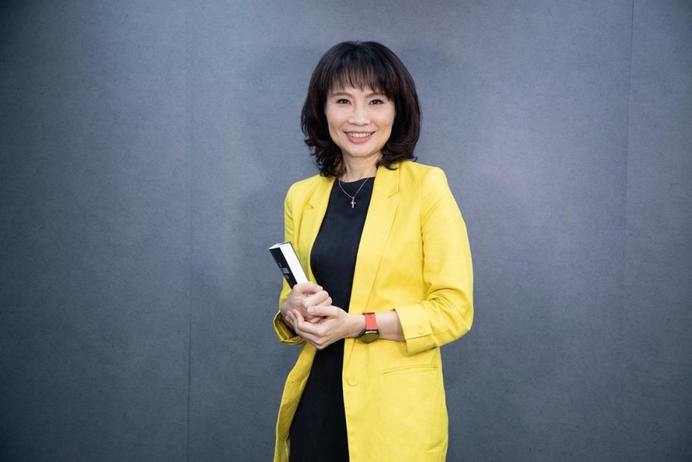 而且陈凤馨还谈了经济颓势给民众心理的影响,现在台湾一般的民众也