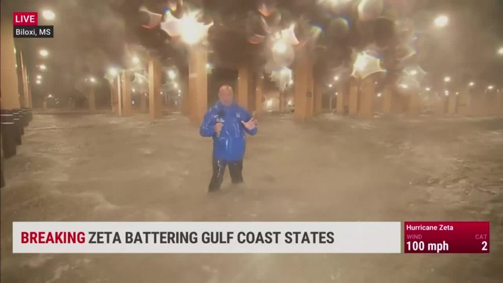 4级飓风“伊恩”登陆美国佛州，险些吹走气象播报员