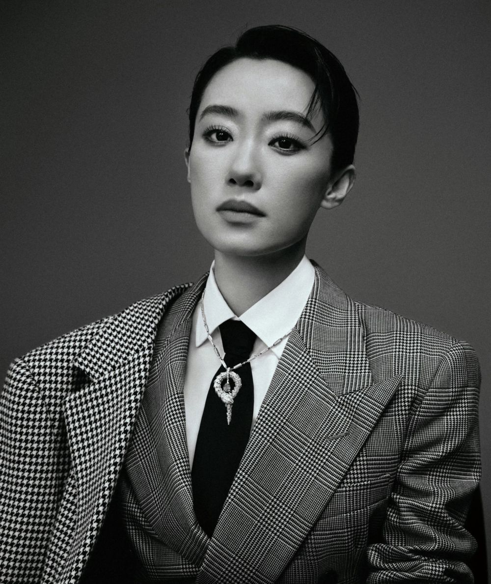 被张小斐帅到了!短发造型演绎姬圈大佬,梳大背头气场两米八插图2