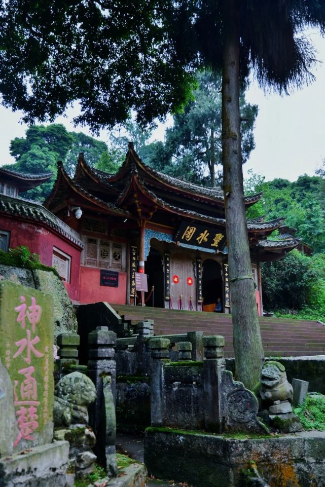 峨眉山中峰寺图片