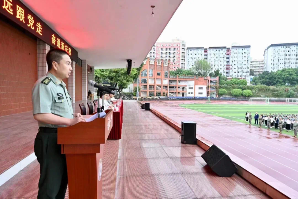 少年不惧风雨 重庆一中新生国防教育热血开营