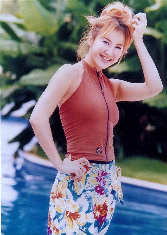 百花奖跑调,录制好声音发飙,在歌坛消失七年的李玟,再一次火了_腾讯