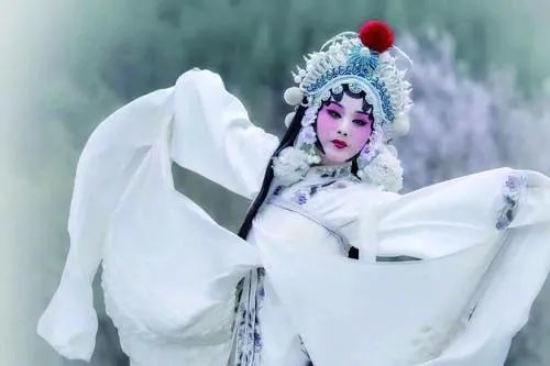 唱好戏也是为人民服务——访梅花奖获得者袁丫丫_腾讯新闻