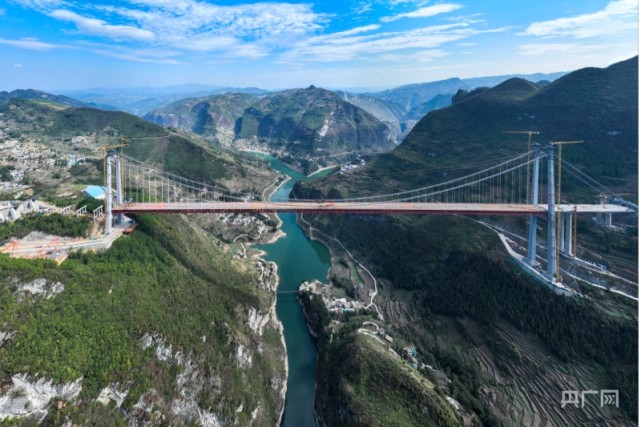 贵州在建第二大跨度峡谷区悬索桥桐梓河特大桥合龙_腾讯新闻