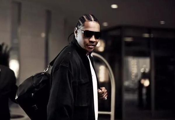 安东尼为何被誉为"社会瓜"?抽烟似教父 单枪匹马闯贫民窟