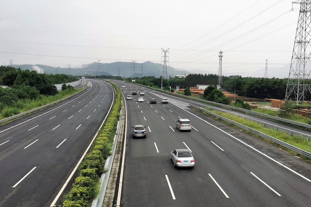 广大车主:开阳高速梁金山服务区延长交通管制期限_腾讯新闻