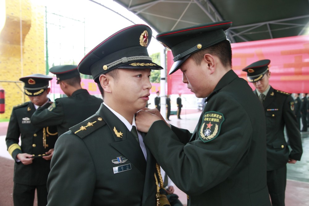 战略支援部队某部5名军官军衔晋升仪式-腾讯新闻