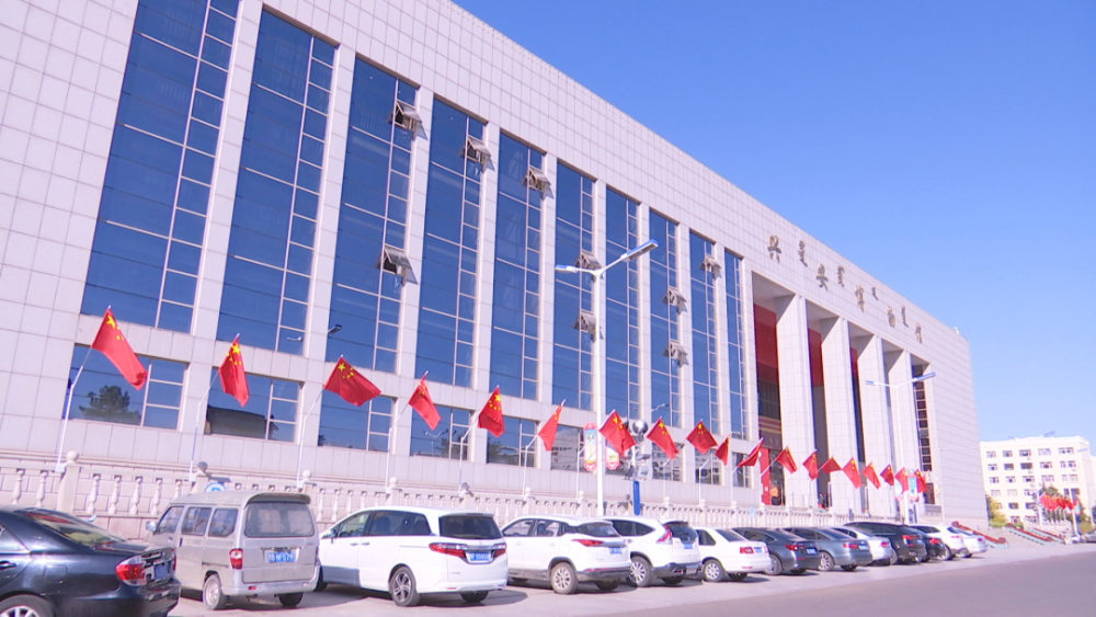 2万余面国旗闪耀乌兰浩特市
