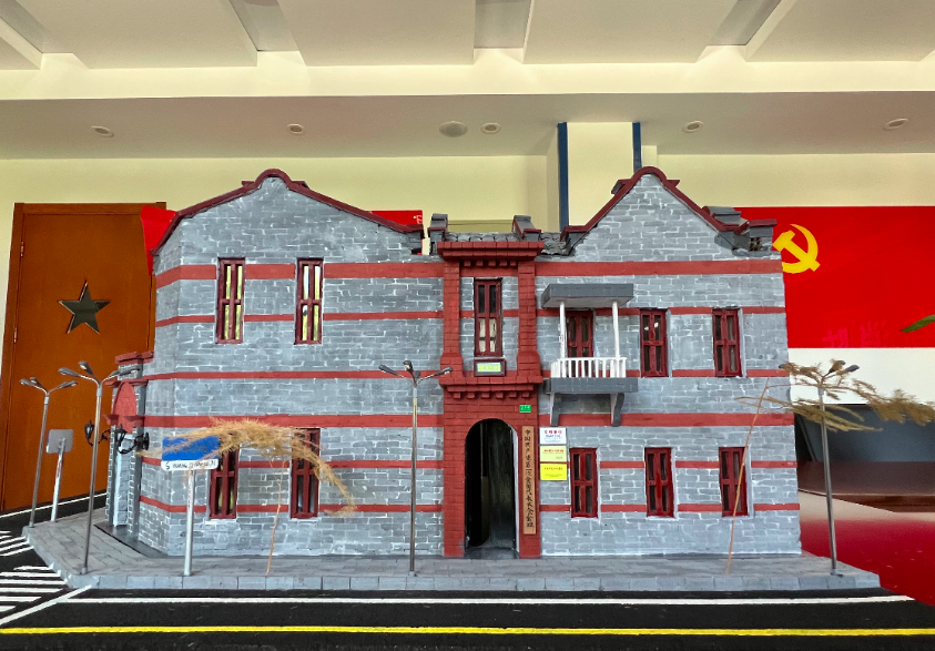 14600块青砖4780块瓦片他们手工制作一大会址模型