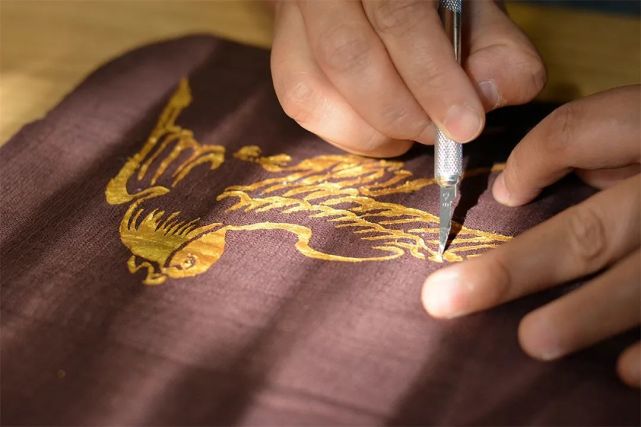 乐享云南丨金·孟连傣族金水漏印_腾讯新闻