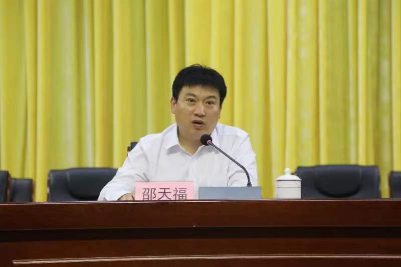 邵天福强调,受表彰的干部要珍惜荣誉,永不懈怠,继续发扬踏实肯干的