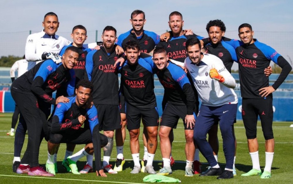 巴黎晒球队众将训练合照_腾讯新闻