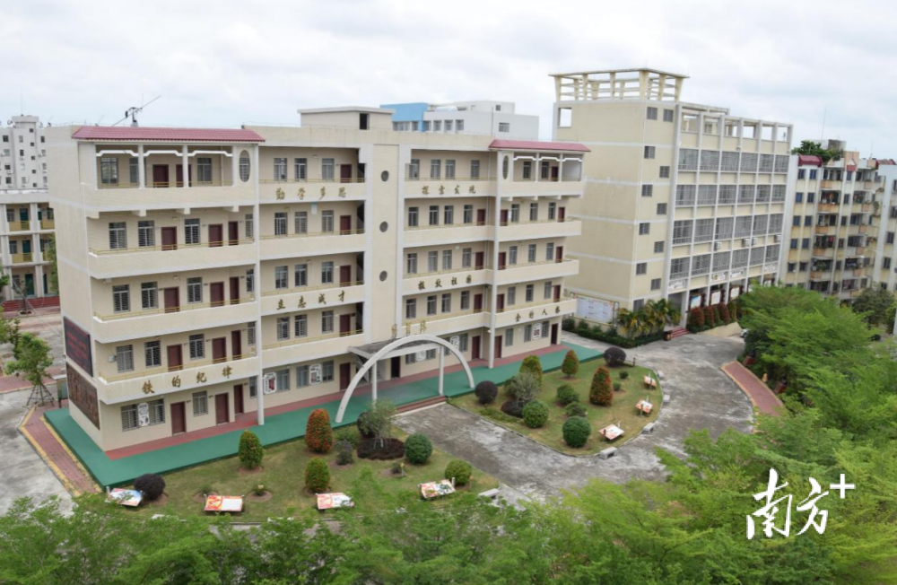 2020年,茂名高新区抢抓辖区七迳镇被列入省城乡融合发展中心镇试点
