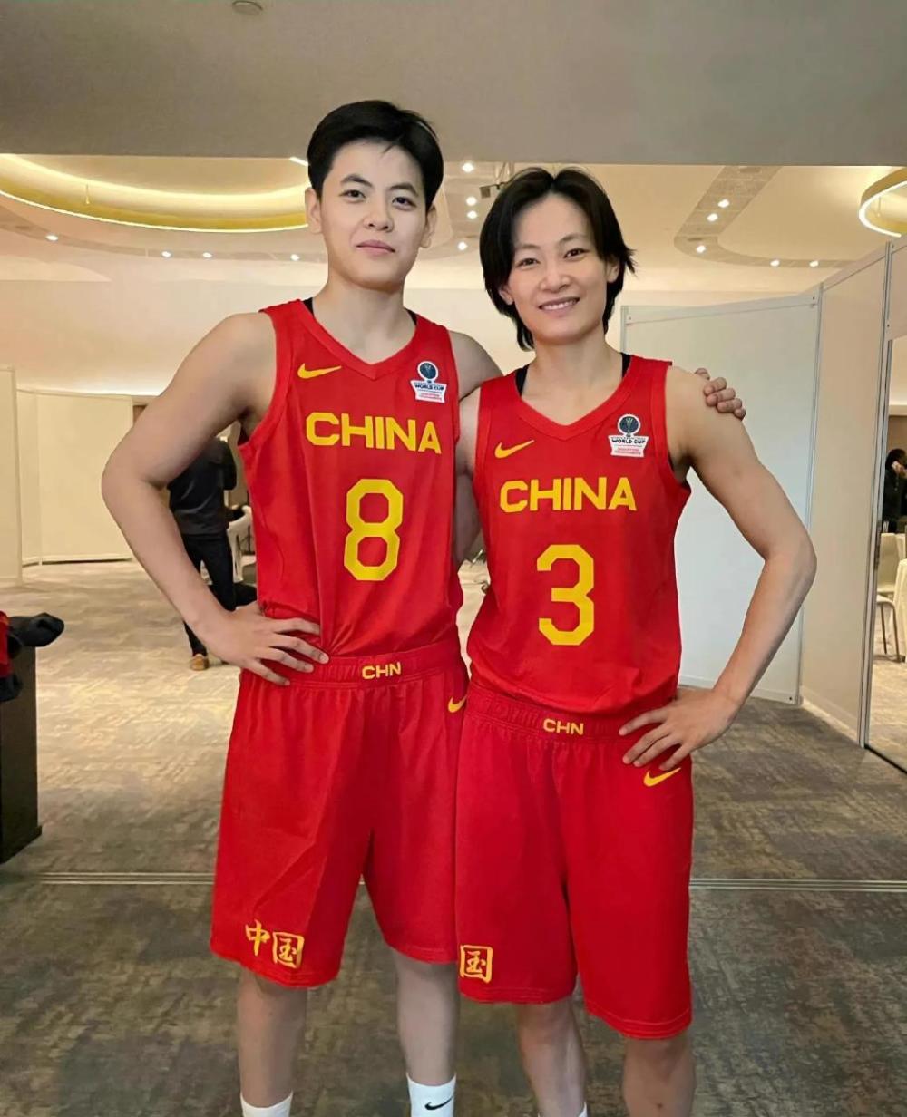 姐姐杨力维虽然比妹妹先进中国五人女篮国家队,但最好成绩只是亚洲杯