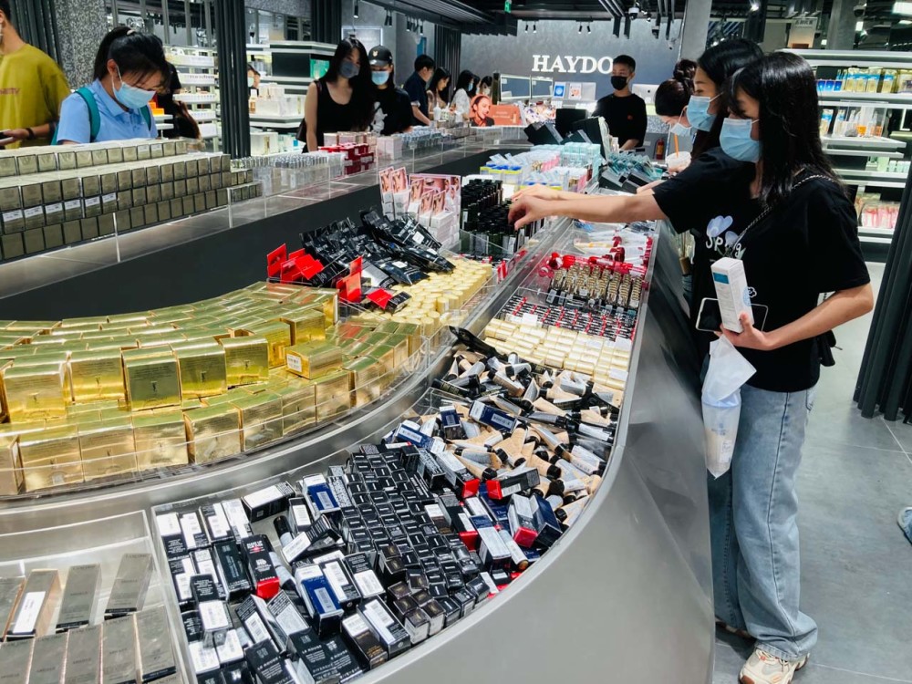 一瓶香水分装售卖化妆品小样生意为何火爆