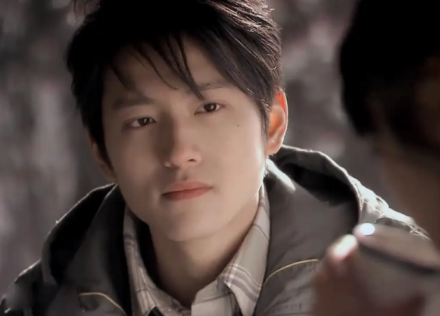 被海岩力捧出道,"披哥2"出局也无人惋惜,张峻宁却完成了转型