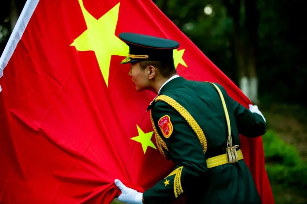 我与国旗合个影|我爱你,中国!_腾讯新闻