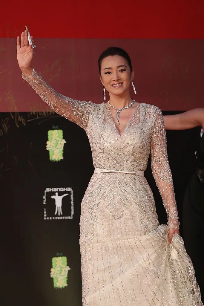 9位大骨架女星走红毯穿对了风情万种穿错了就是灾难现场