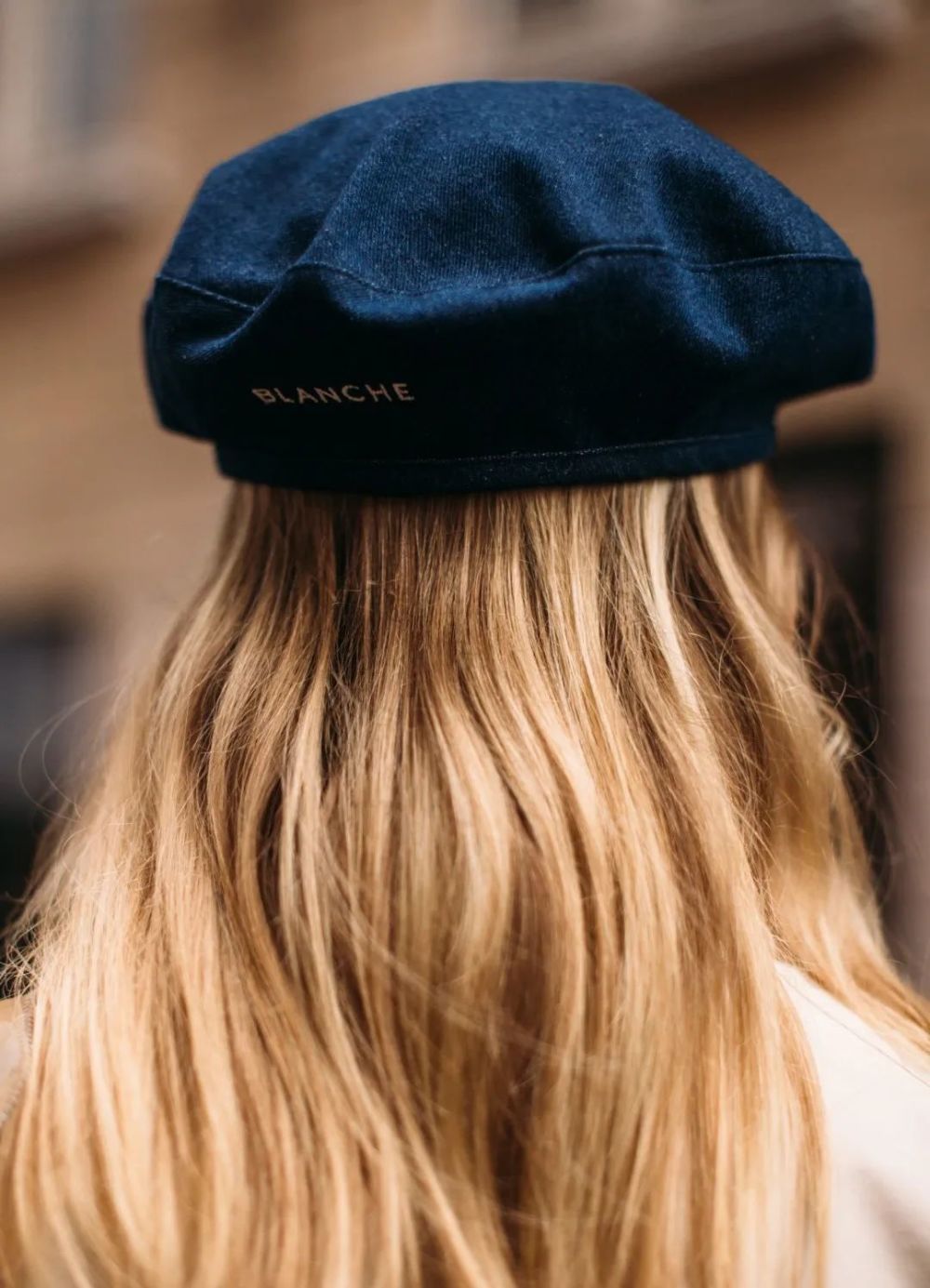 贝雷帽和报童帽在秋冬季的材质会以毛呢为主,而毛呢材质又被普遍认为