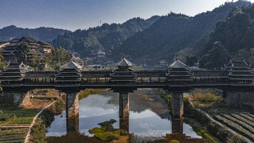 因1965年郭沫若先生为程阳永济桥题诗,其中有一句"艳说林溪风雨桥"