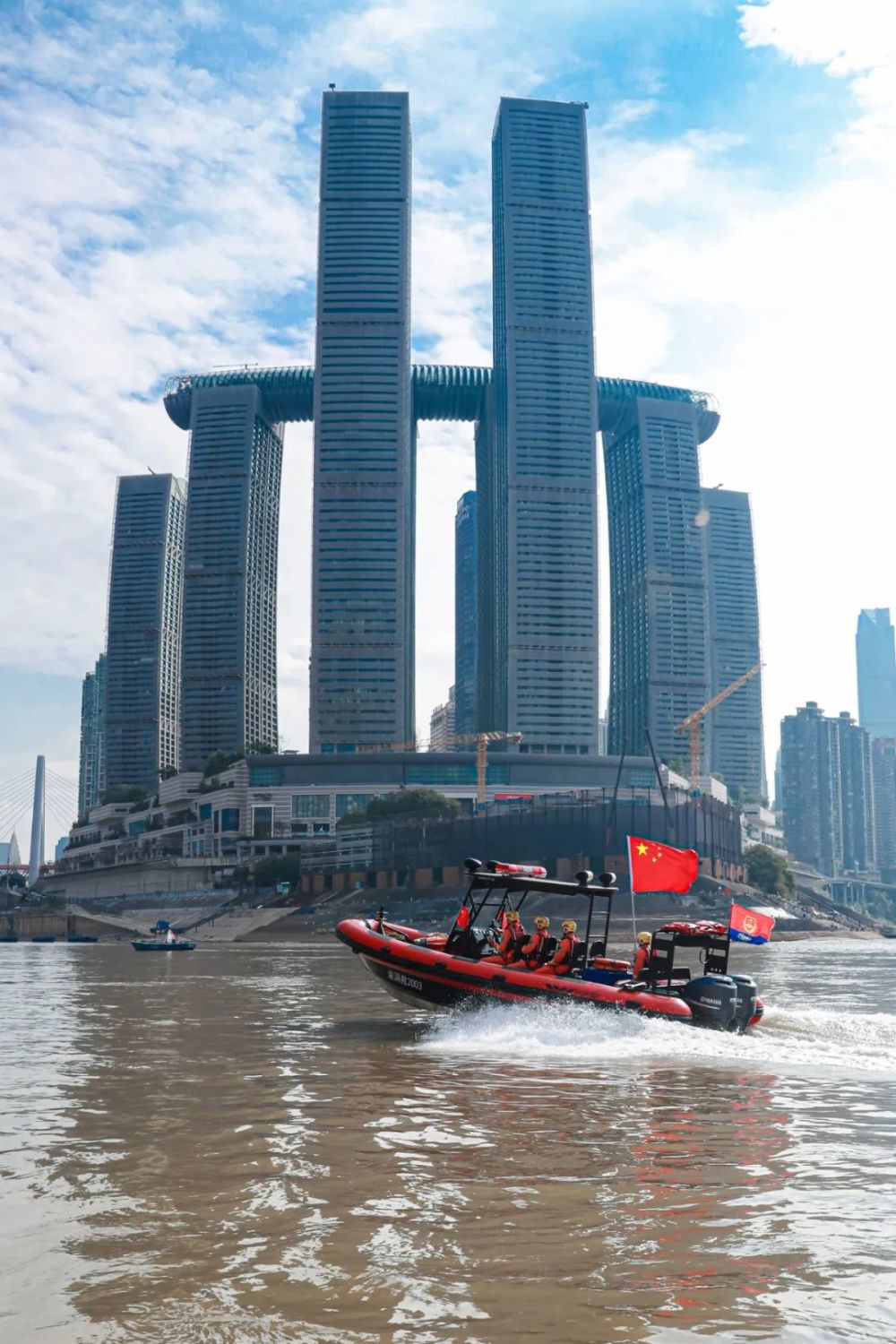 守护者们也是重庆人的"精神丰碑"不仅是重庆城的形象标识承载着厚重的