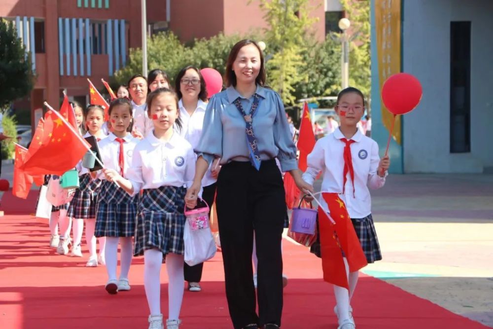 渭河小学临渭区西安路小学"名校"发展共同体举办了"喜迎党的二十大