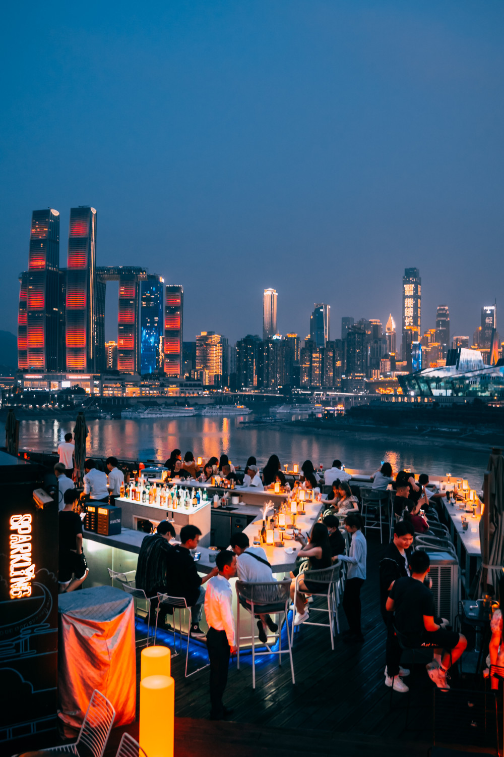 提升城市美学丨重庆市南岸区长嘉汇项目打造精致夜生活 点亮城市夜