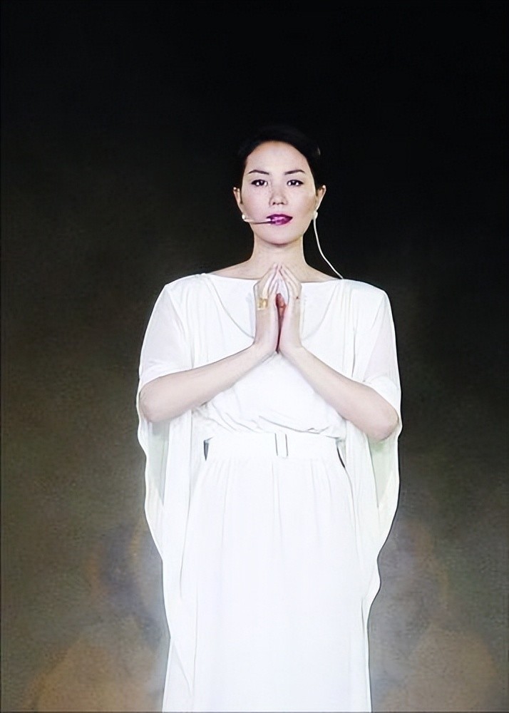 2020年,王菲,那英联袂献唱电影《夺冠》的片尾曲《生命之河》;2019