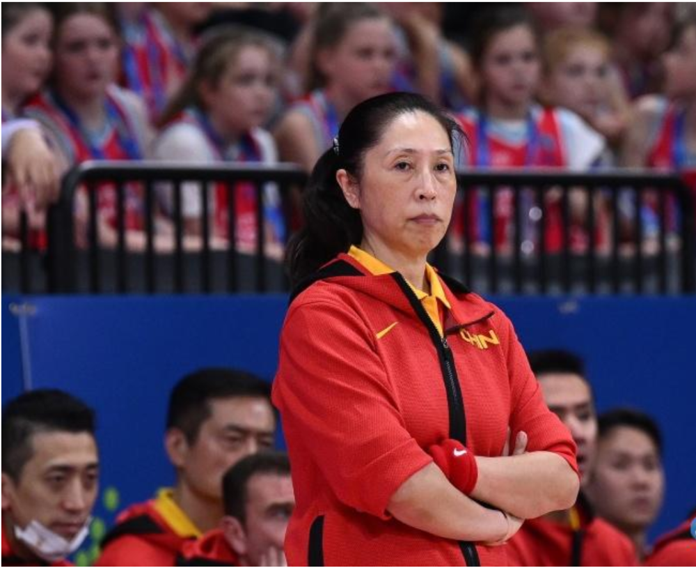 女篮主帅郑薇当选世界杯最佳教练,当教练时隔28年再摘银