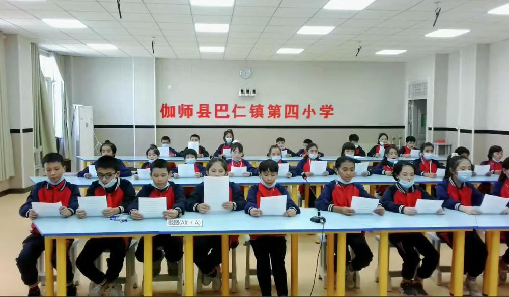 广东财经大学湾区影视产业学院与中国传媒大学出版社联合为伽师县中
