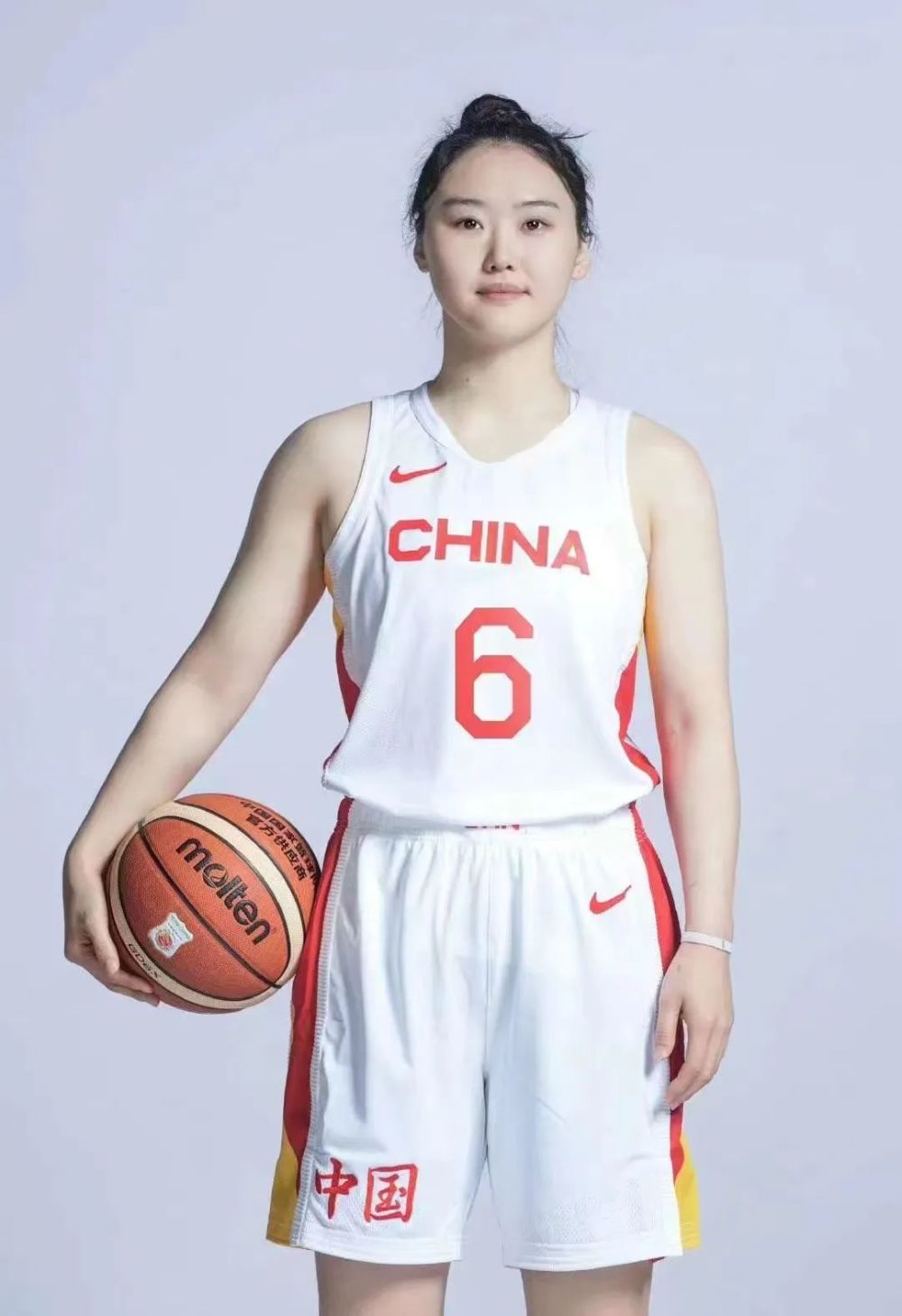 fiba国际篮联官方抖音赞武桐桐为"女篮魔术师"其中9分是在5分钟之内