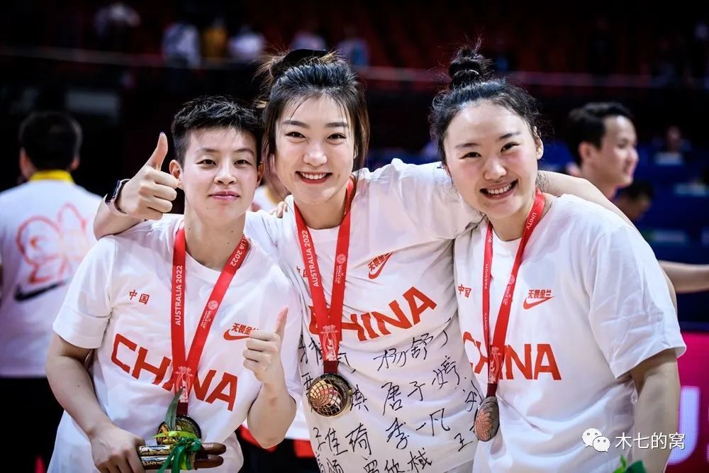 世界第二的中国女篮除了感动还有什么