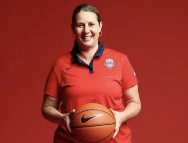 美国女篮主教练:李梦无法出战决赛,我为她们感到遗憾