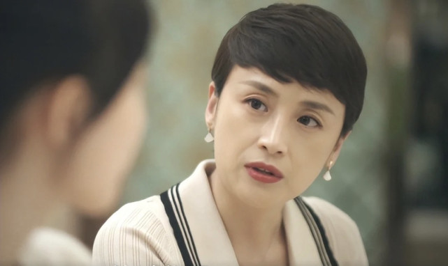 穆丽燕穆丽燕在很多剧中是婆婆,妈妈专业户,也是正午阳光御用配角.