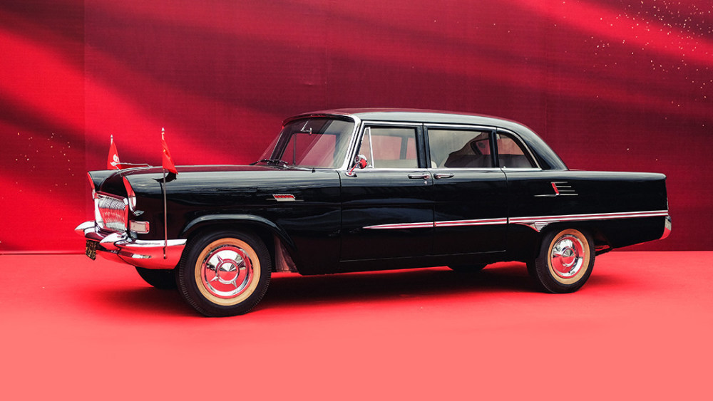 这红旗旗舰近6m长 60多年没谁敢不服?_腾讯新闻