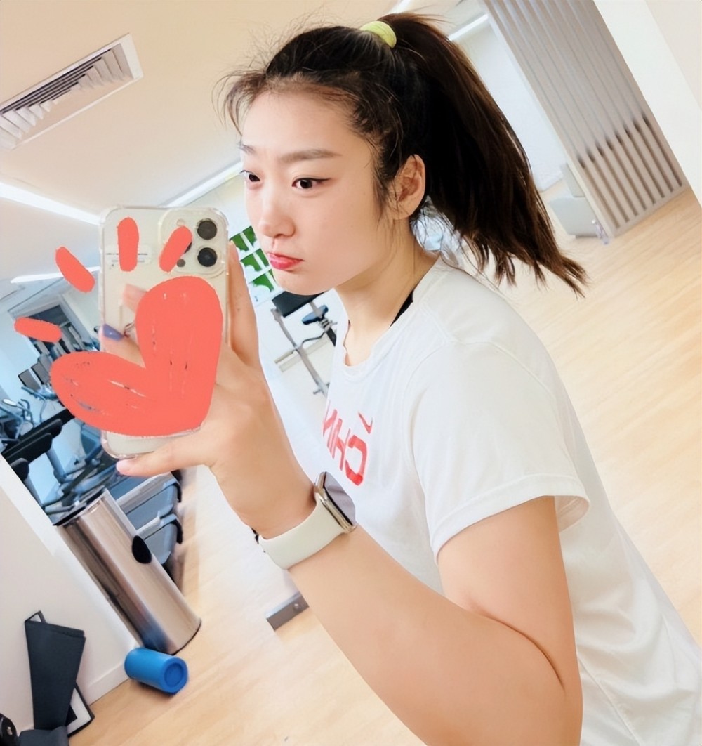 李梦可以笑对喷子了上万评论皆怼健盘侠杨舒越站着说话不腰疼