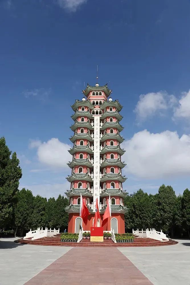 舊址位於會寧縣城中心,是國家4a級旅遊景區,這裡有歷經煙雨的會師樓