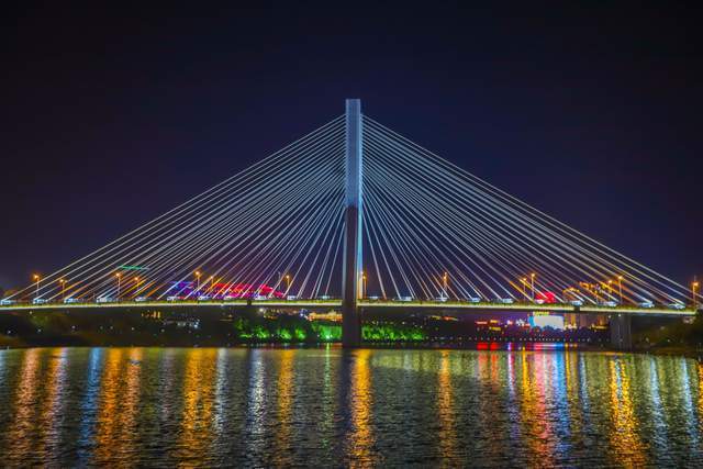 广西百色夜游解放街右江夜景太美了