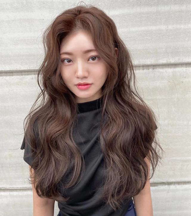 2022年流行的烫发,莫过于这十款发型,时髦洋气又赚回头率