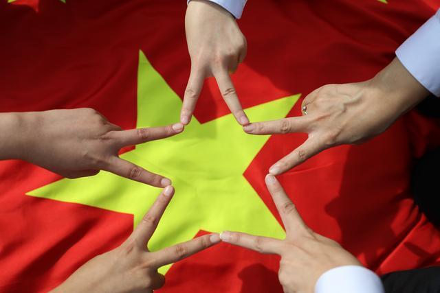 《我和国旗合个影》摄影作品欣赏——晋城农商银行-范甜