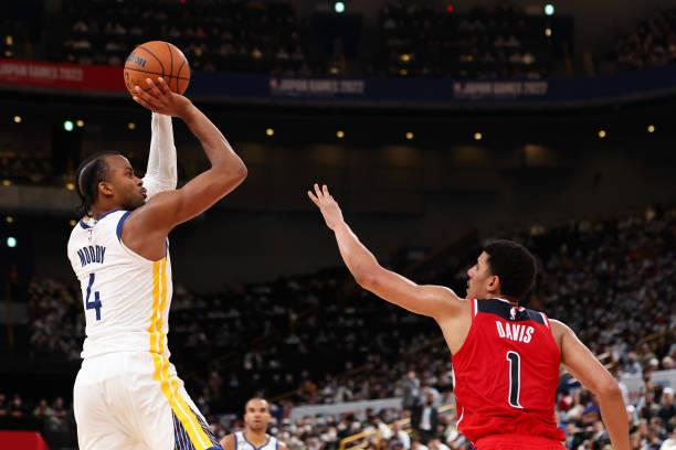 比赛中,勇士的替补后场球员摩西-穆迪(moses moody)全场出场24分32秒