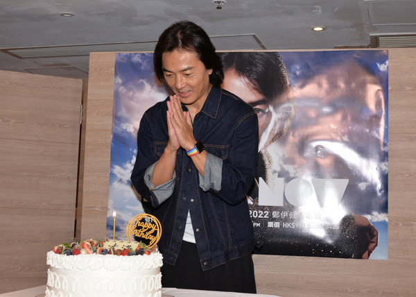 郑伊健迎55岁生日,喊话蒙嘉慧回国陪他工作,否认与妻子移民日本