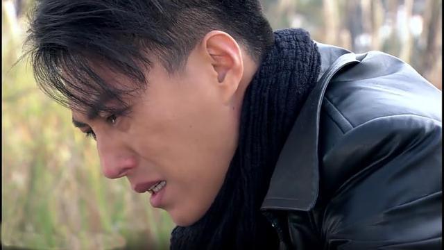 靳东的哭戏也是不错的说回到《上海滩》,首先来说说翻拍剧有没有必要.