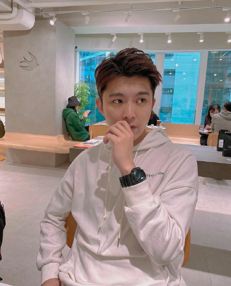 港星黄得生转行卖房子,收入高过当演员,在tvb12年看不到未来_腾讯新闻