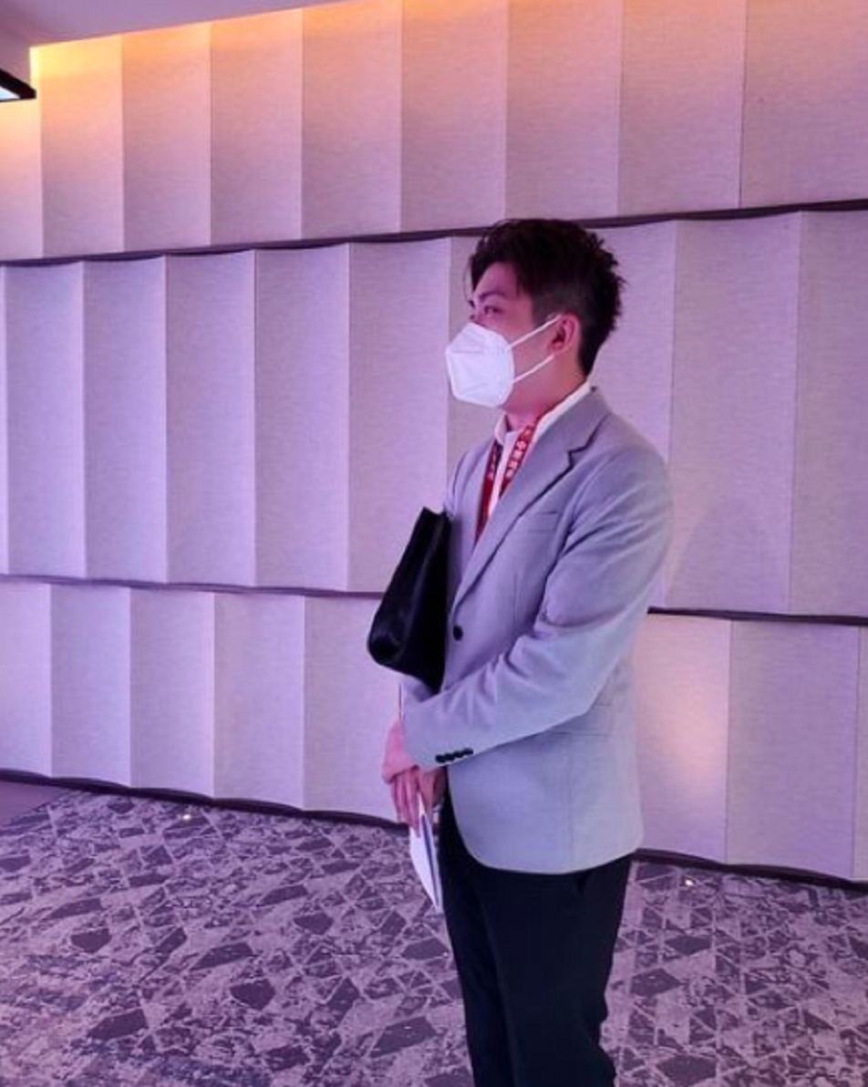 港星黄得生转行卖房子,收入高过当演员,在tvb12年看不到未来_腾讯新闻