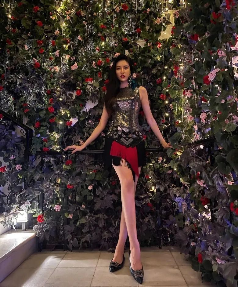 与1米8女模特亲吻为其庆生公开恋情?曾志伟发声回应了插图4