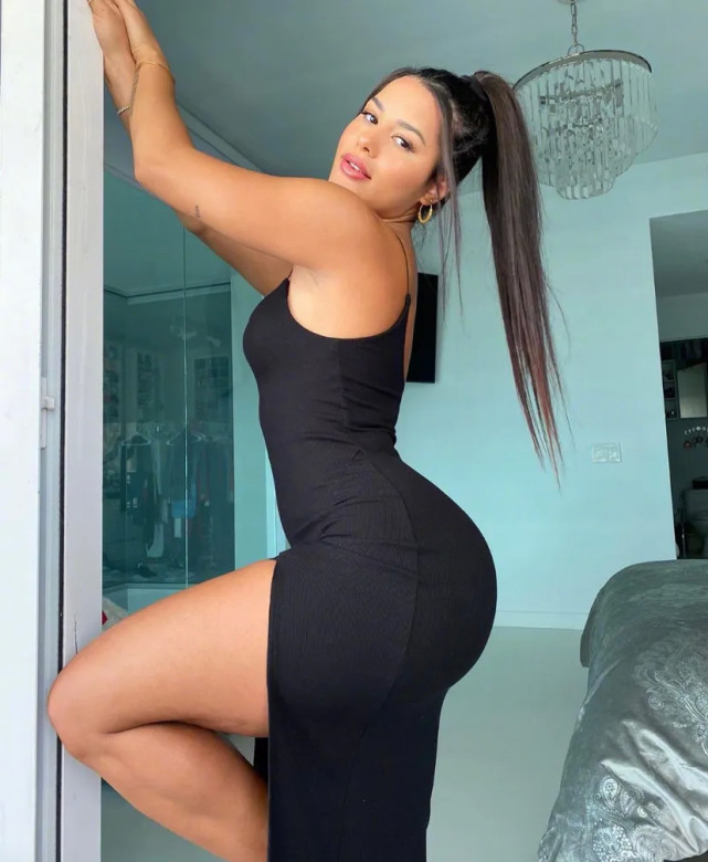 希罗4年1.3亿人生赢家!女友香艳动人 事业有成,普尔恭贺另有所图