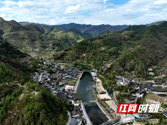 古丈县中寨村国庆佳节氛围浓醉美苗乡等您来