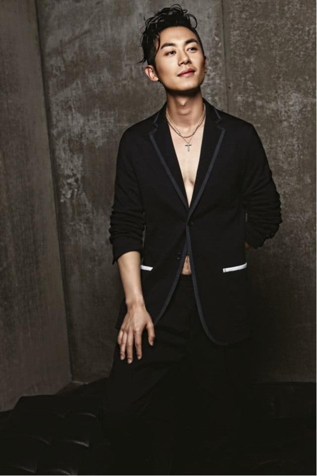 朱亚文:可能这位网友理解的阳刚之气应该是粗犷,豪放,生猛,野性的肌肉